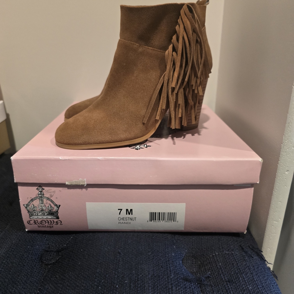 Crown Vintage Women's Tan Fringe Ankle Boots